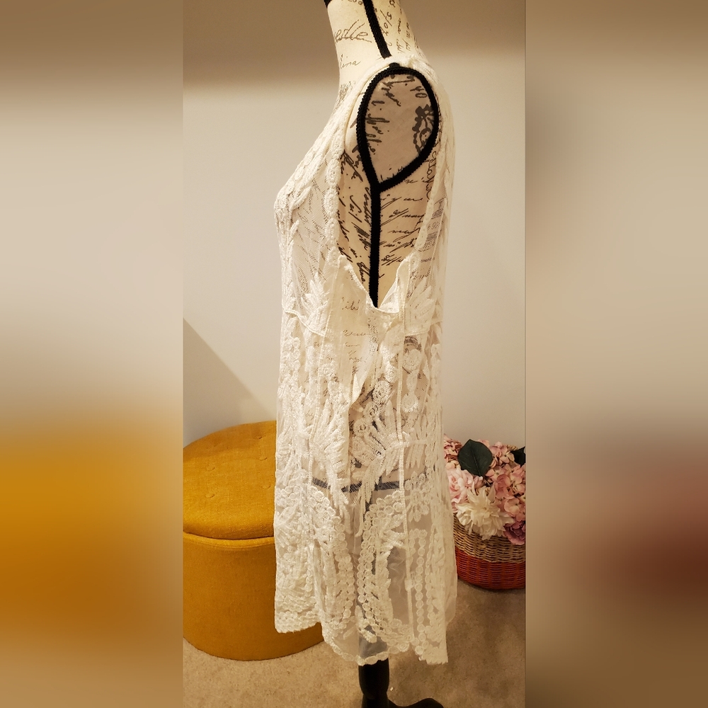 Elegant Beige  Lace Dress / Swimware Coverup.Size M. - Picture 4 of 10